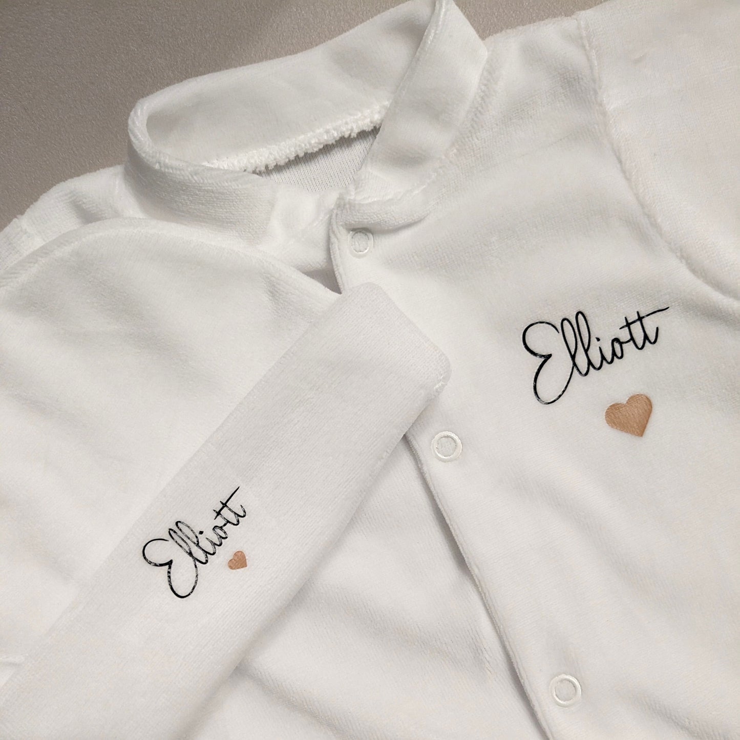 Pyjama et bonnet personnalise Elliott avec coeur Nude