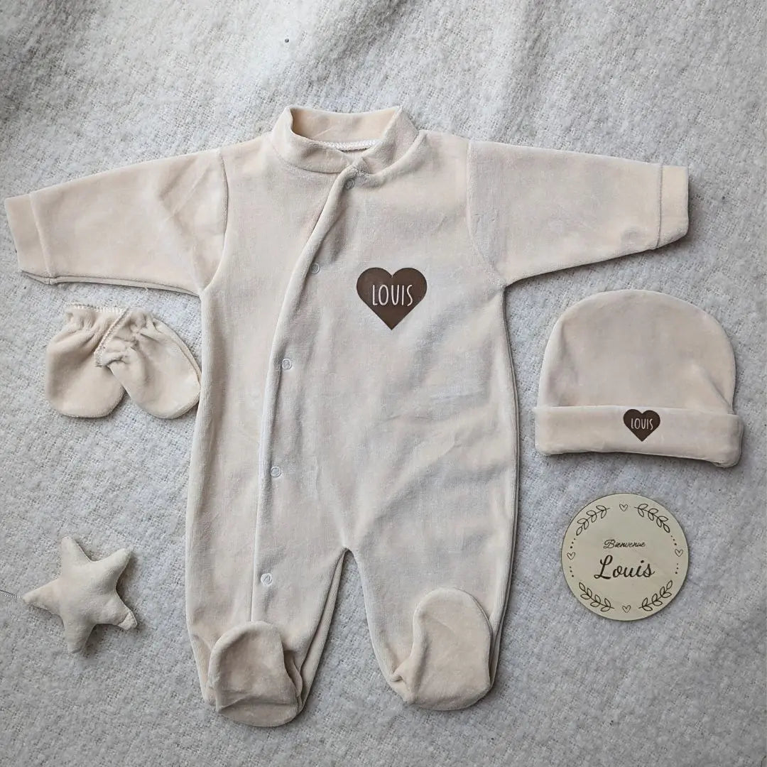 Ensemble de Naissance personnalisé en velours beige Calins de Mamans