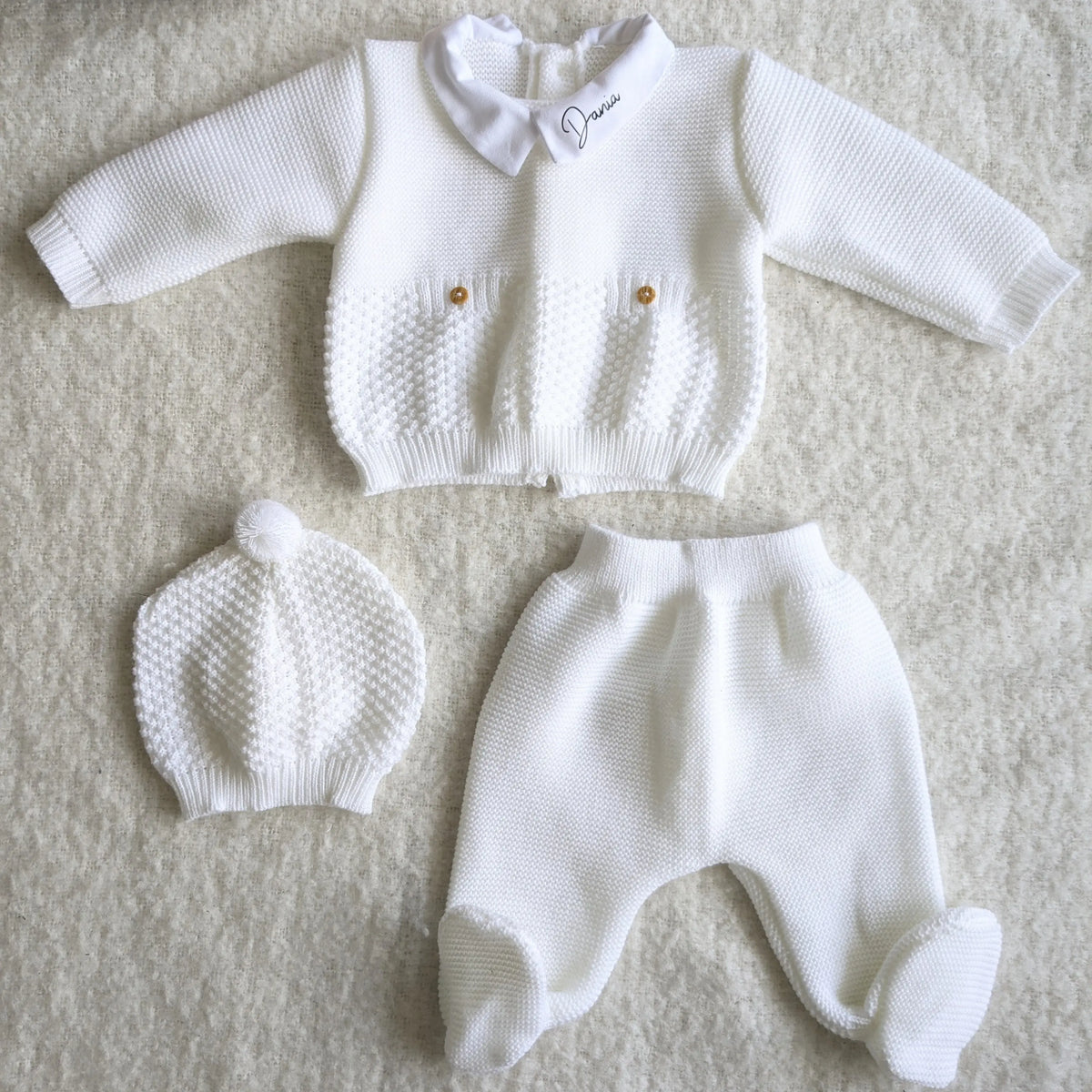 Tenue de Naissance 3 Pièces en maille Blanche Calins de Mamans