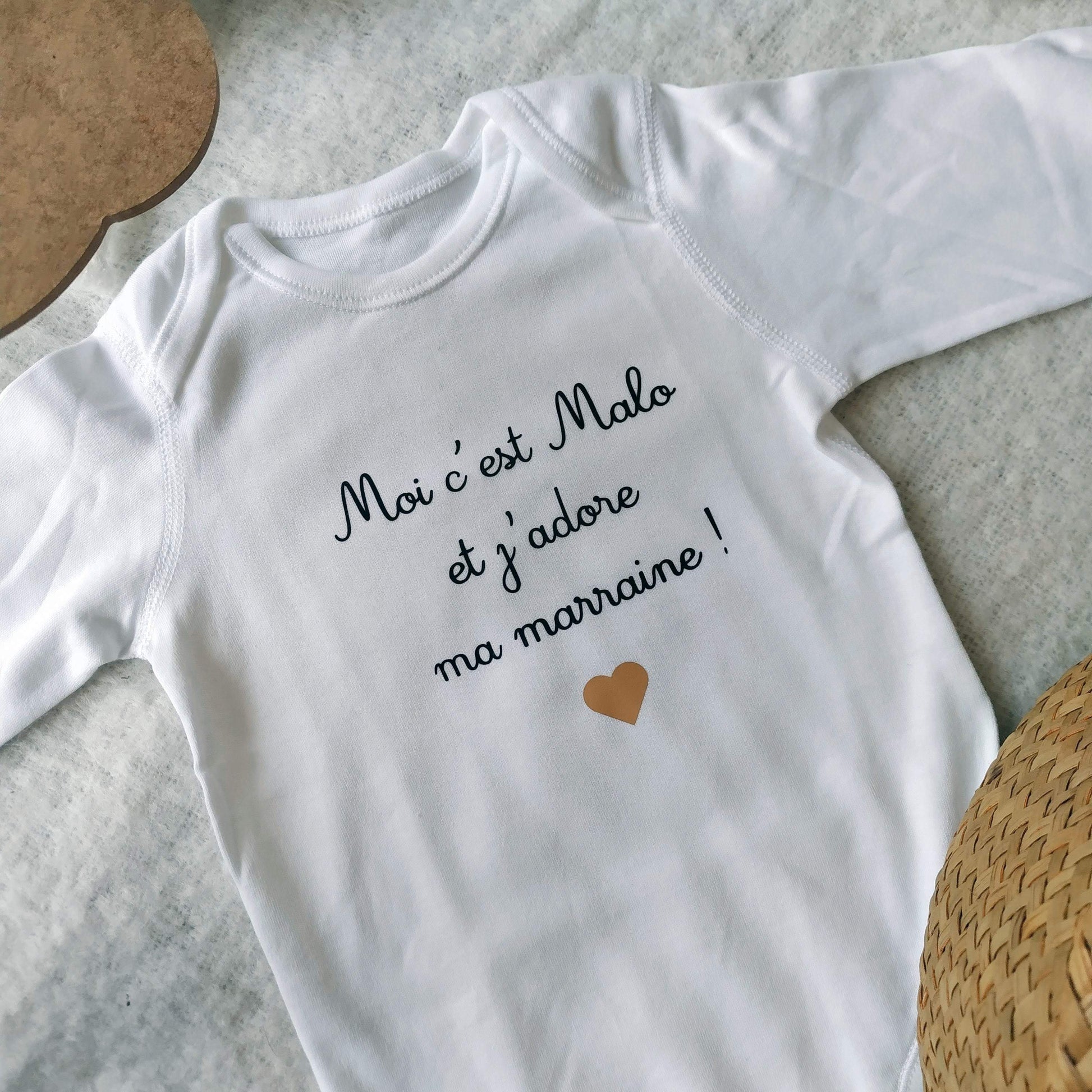 Body bébé avec message personnalisé en flocage, idéal comme cadeau de naissance unique
