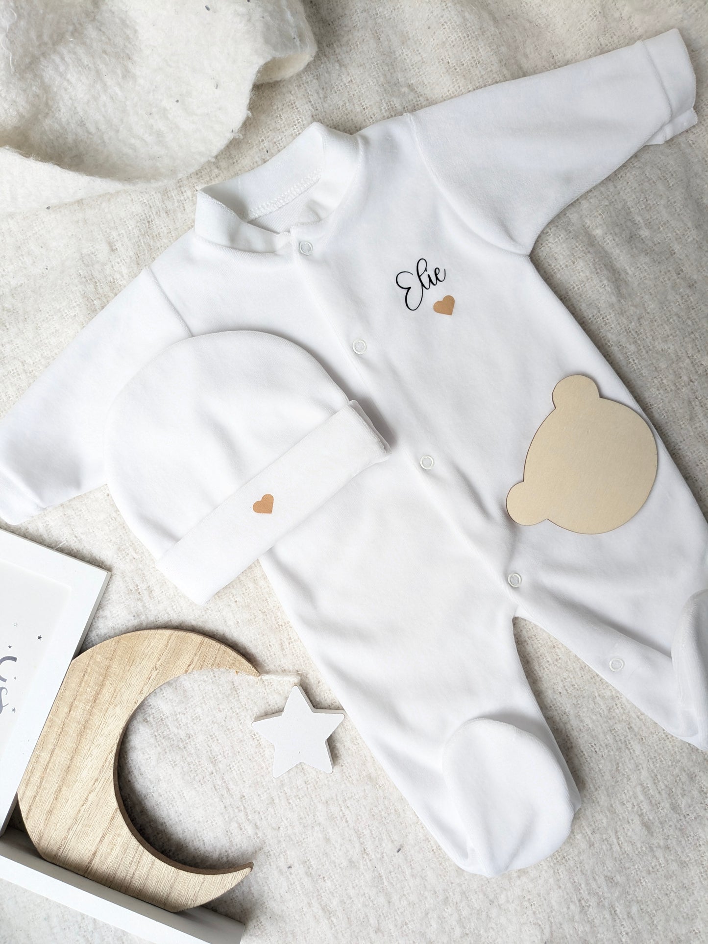 Ensemble chaud pour la maternité avec prénom et petit coeur