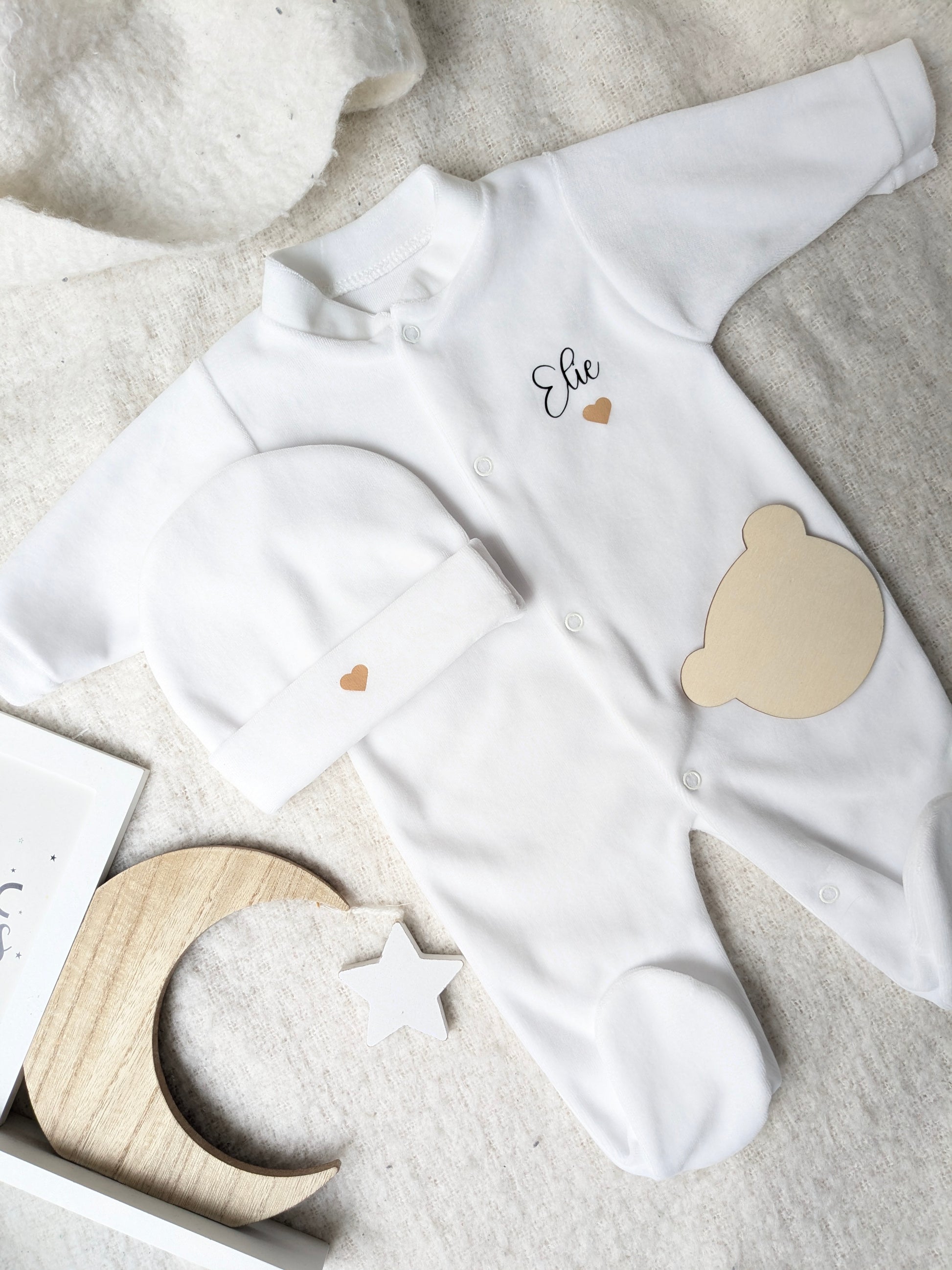 Ensemble chaud pour la maternité avec prénom et petit coeur