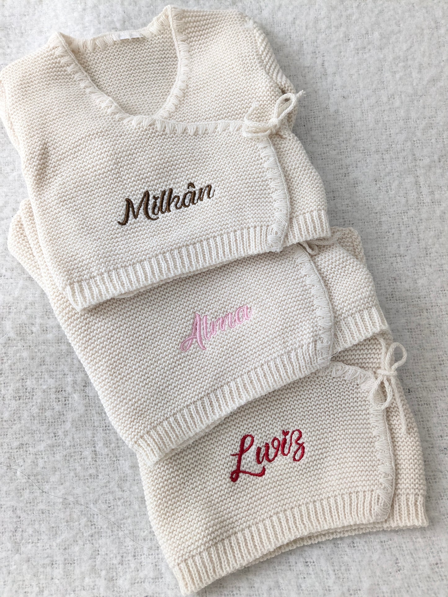 Détail prénom sur pyjama naissance bébé personnalisé
