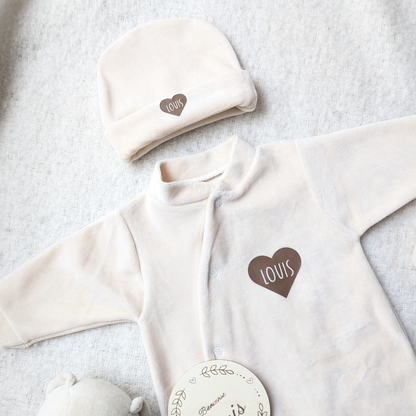Pyjama naissance bébé en velours beige personnalisé avec prénom